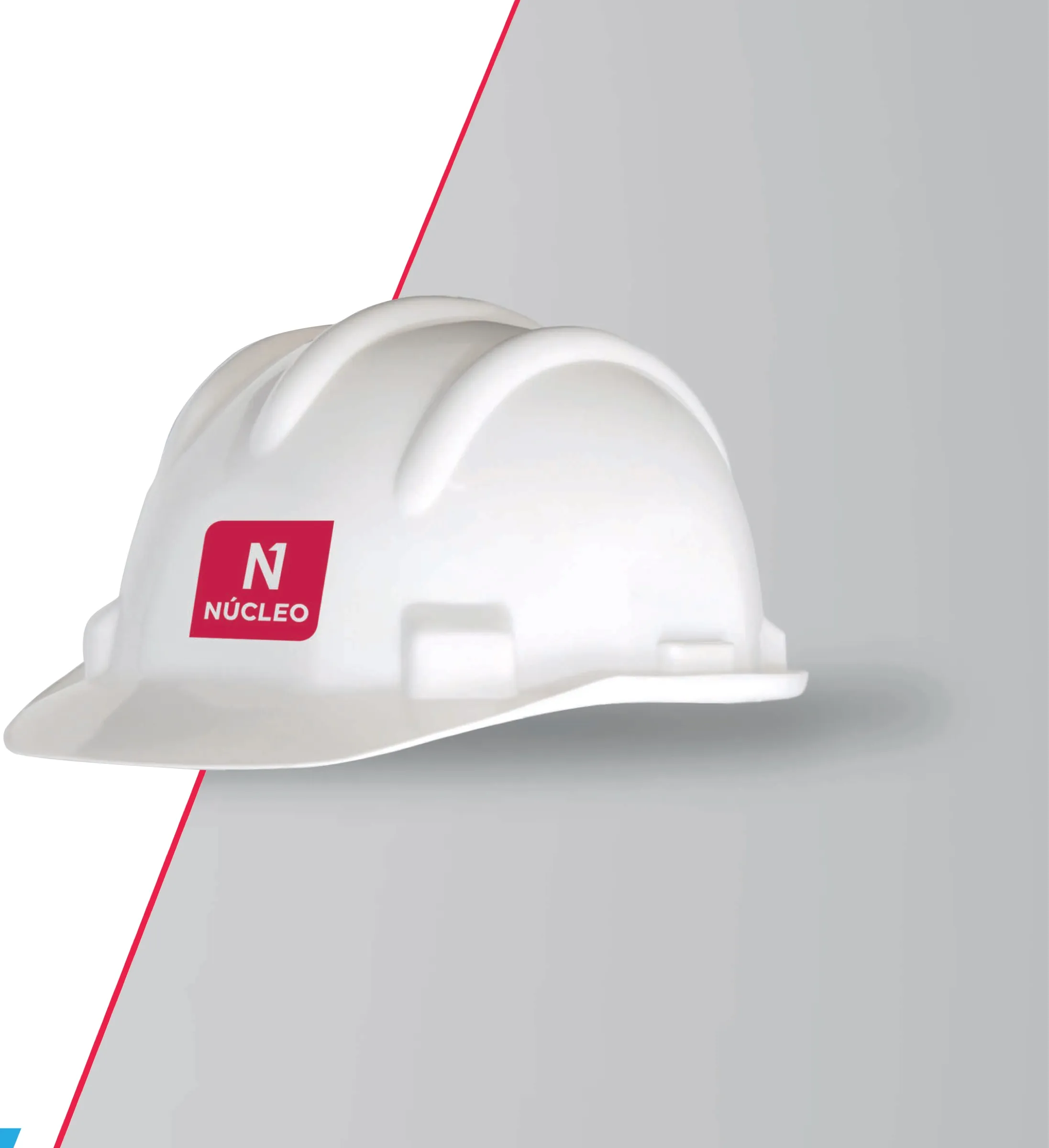 Casco de obra blanco con el imagotipo de Núcleo