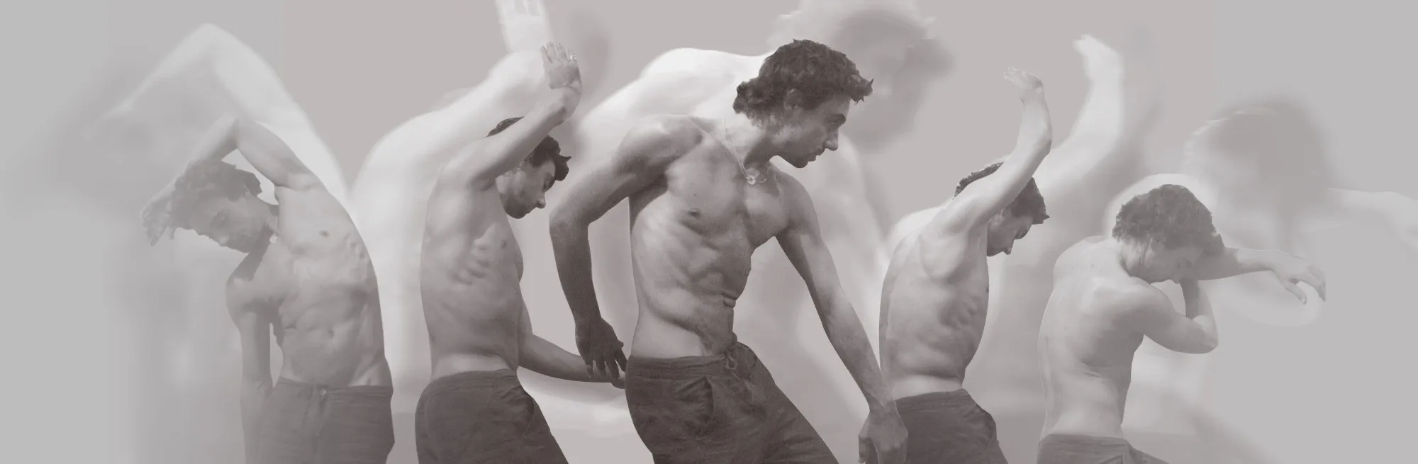 Fotomontaje en blanco y negro de un bailarín en varias posturas encadenadas