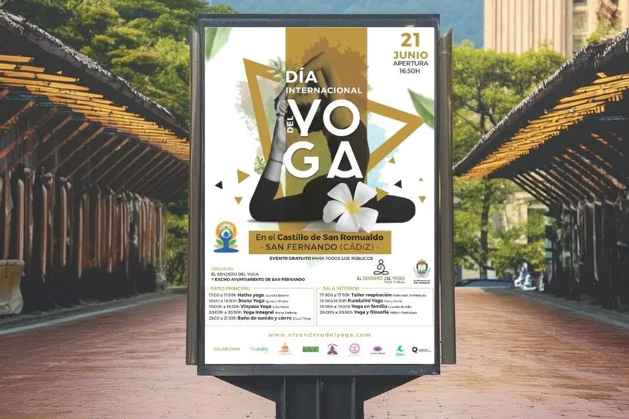 Cartel del Día Internacional del Yoga 2019 en un mupi