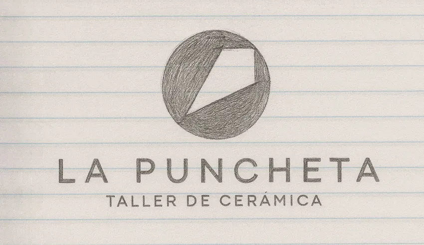 Logotipo de La Puncheta, taller de cerámica, sobre papel texturizado