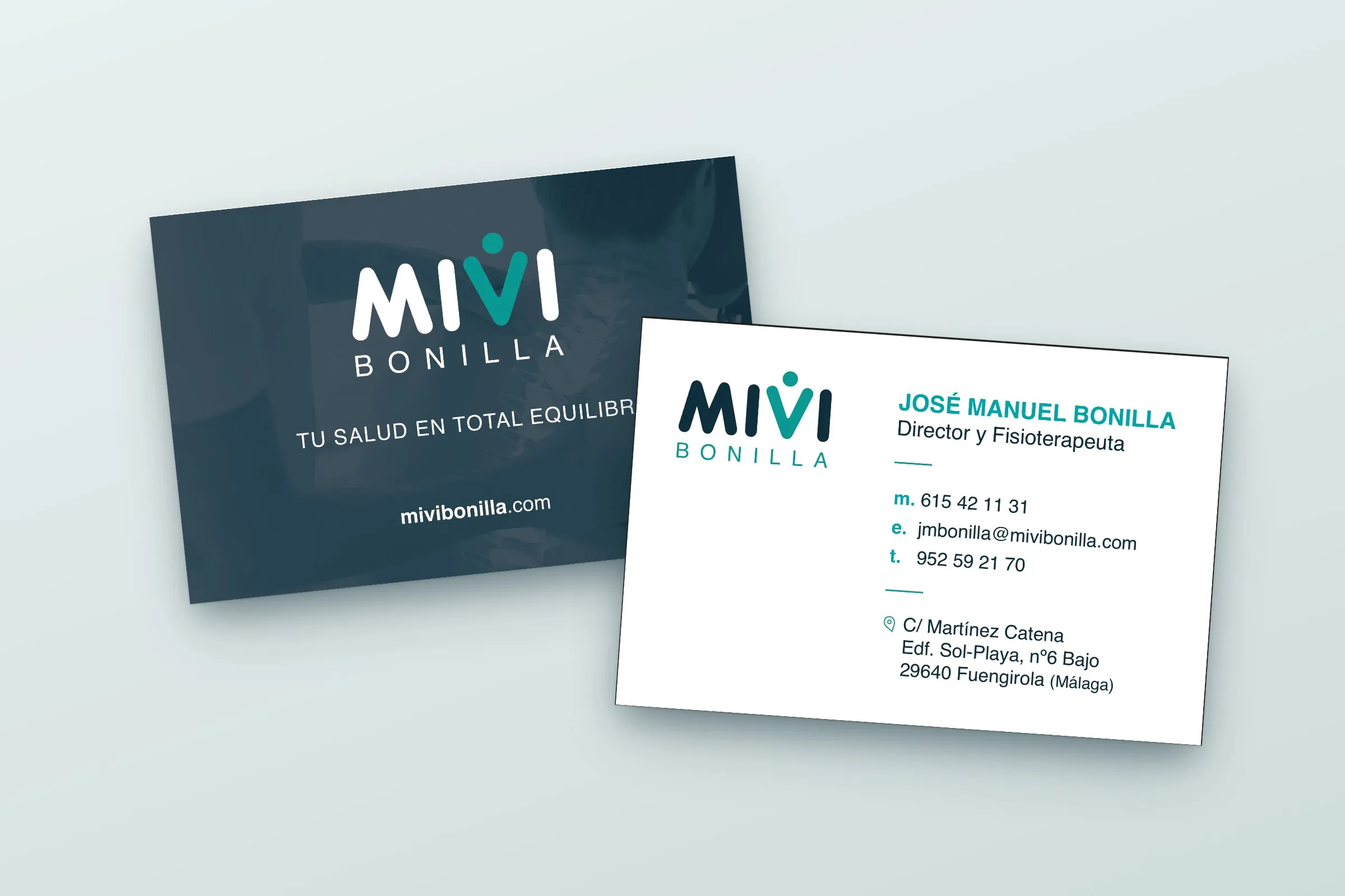 Tarjetas de visita de MIVI Bonilla, anverso con foto y reverso con los datos de contacto